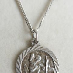 Vintage Sterling Silver St Christopher pendant on 16" Sterling Silver Chain - 6,5g