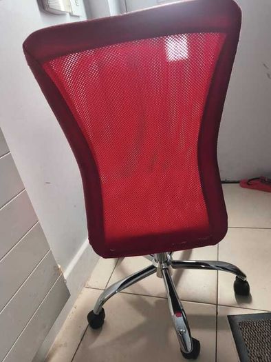 Red Ergonomic Mesh Office Chair  Stylish & Comfortable (Good Condition)