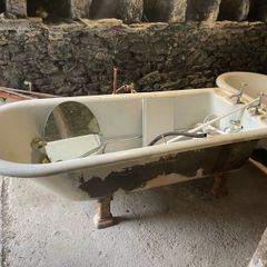 Cast Iron Bathtub