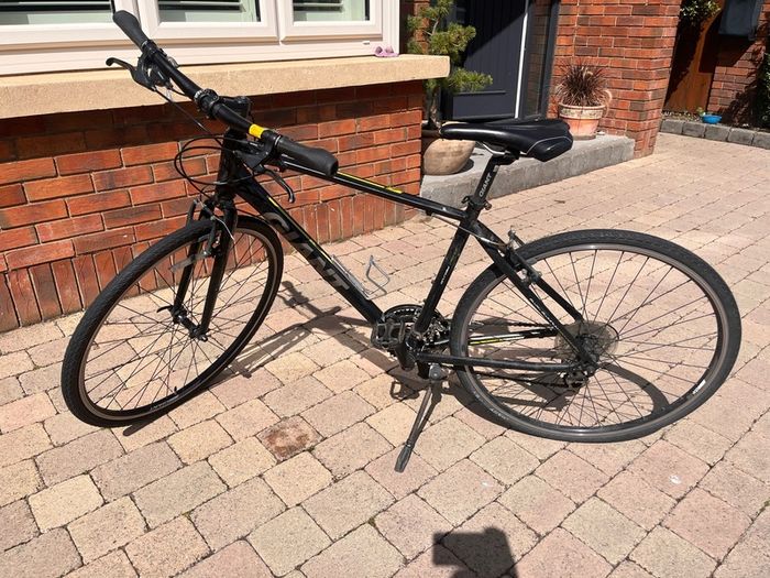 Giant Escape Mens hybrid bike
