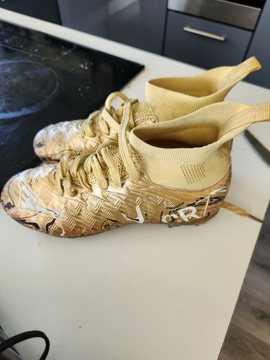 Football boots size 3