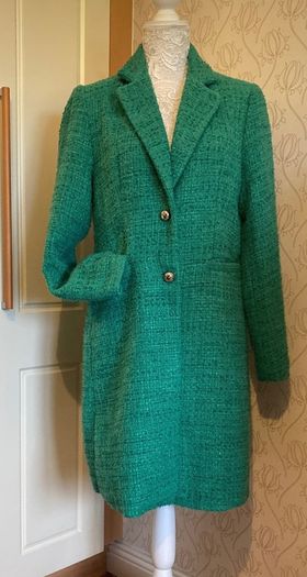 Coat new . Guess size l