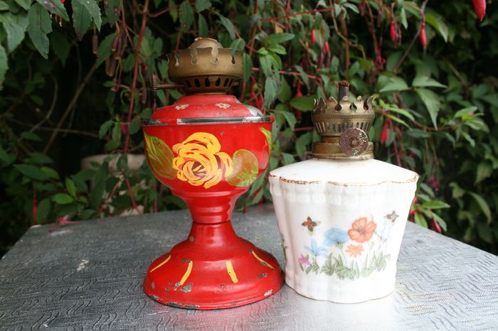 Vintage oil lamps (20 each)