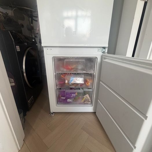 Integrated Fridge Freezer electrolux