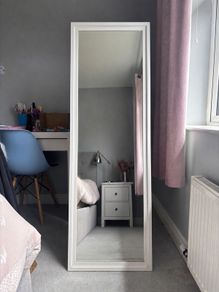 Free standing mirror