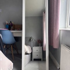 Free standing mirror