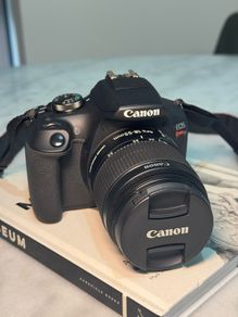 Canon Rebel T7 in excellent condition!