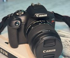 Canon Rebel T7 in excellent condition!