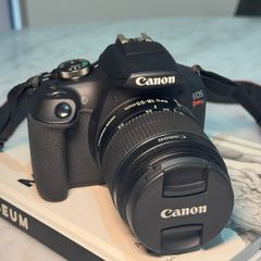 Canon Rebel T7 in excellent condition!