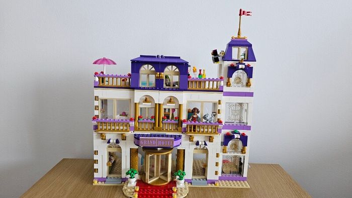 Lego Friends Heartlake Grand Hotel (41101)