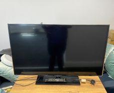 Samsung UE40ES5500 - 40" LED TV w/ Original Remote