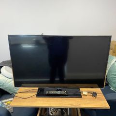 Samsung UE40ES5500 - 40" LED TV w/ Original Remote
