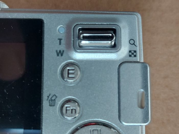 Samsung L100 Digital Camera, 8.1 Megapixels, No Battery or Memory Card, in excellent cosmetic condition, being sold for parts or repair