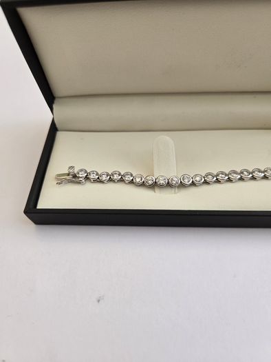 Brand New 925 Hallmarked Silver Tennis Bracelet