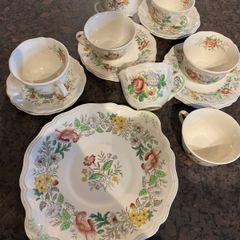 1941-1962 Royal Doulton Stratford collection (pattern D6196)