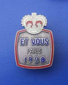 ET VOUS PARIS 1928 (women's fashion clothing) - promotional enamel badge (1970's / 1980's)