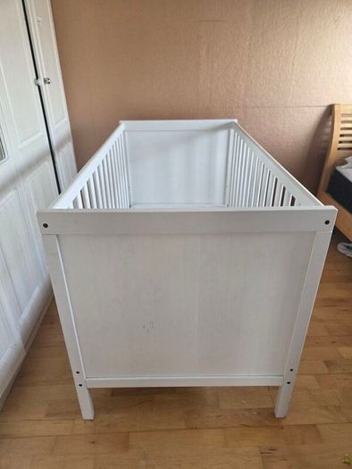 White cot