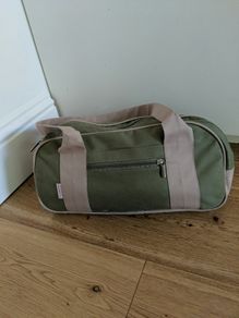 Hand bag with straps