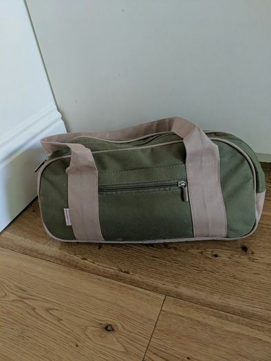 Hand bag with straps