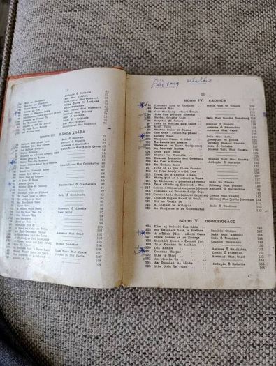 Filidheacht na nGaedheal Notai 1940 Irish Poetry Notes by Padraig O Canainn hardback in well used condition with all pages intact FREE STANDARD POSTAGE INCLUDED
