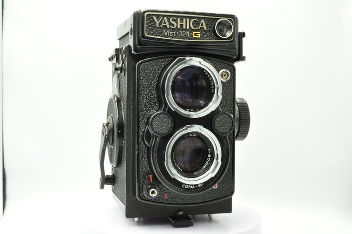 Yashica G 124 MAT TLR Camera Medium format 6x6 Film Roll- Good condition. -FULL SERVICE-