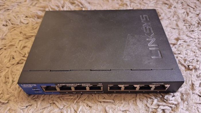 PoE switch linksys 8 ports LGS108P