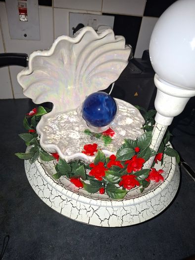 Vintage-Style Opalescent Clam Shell Accent Lamp & Water Feature with Crackle Base,