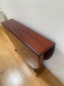 Drop leaf table