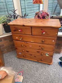 chest of drawers