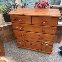 chest of drawers