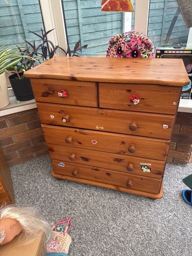 chest of drawers