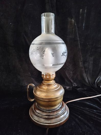 antique Edwardian style table lamp