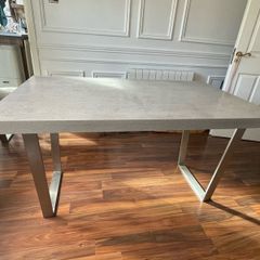 Dining room table