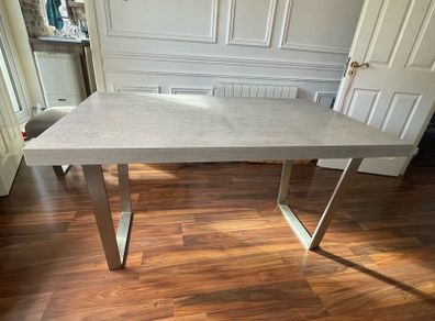 Dining room table