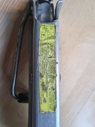 Audi A4 (BG3) OEM emergency scissor jack