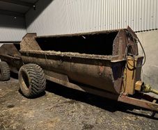 Muck spreader