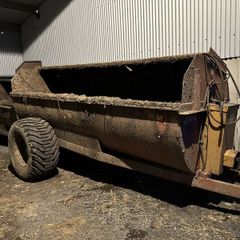 Muck spreader