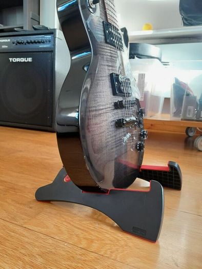 TGI universal guitar stand