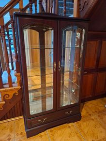 Glass display cabinet