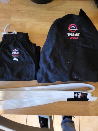 Ju jitsu  fuji gi..to fit 8- 12 year old.used once