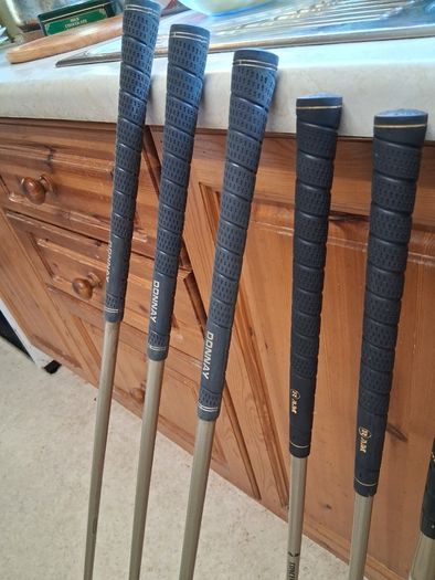 Ladies Golf Clubs. Set Of Right Handed Ladies Flex Graphite Golf Clubs In Excellent Condition. Collect In Dublin Or Receive Via Post.