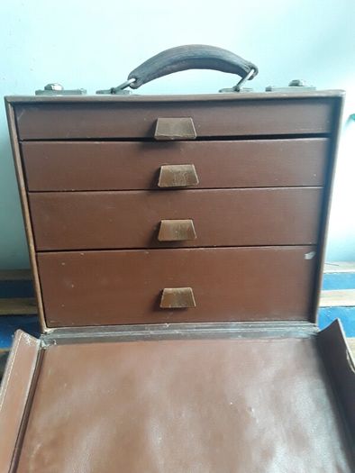 Vintage Doctors case
