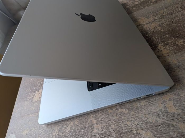 MacBook Pro 16 inch M3 Max 64GB RAM 1TB SSD Like New