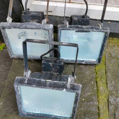 3 floodlights