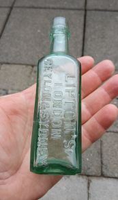 Vintage Lipton London Ceylon & Sydney bottle