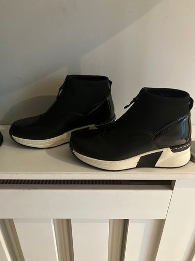 New in Box Carl Scarpa Ogetti Ladies Trainers Size UK4 EU37