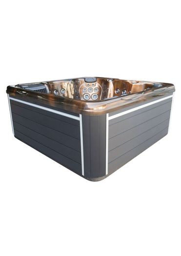Apullia Hot Tub