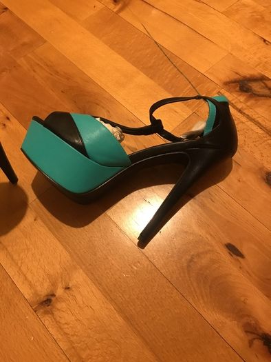 SKO By A&B black and green hills Brand new size 7