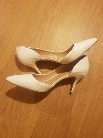 Aldo off white heels