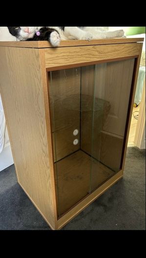 Wooden vivarium with habistat humidifier